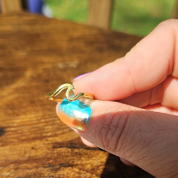 Jewelry - Gold Wave Ring
